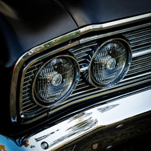 Load image into Gallery viewer, Traditional 5.75" Headlight - Black (Low Beam)