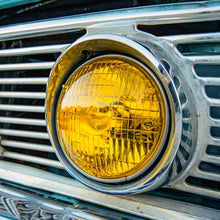 Load image into Gallery viewer, Traditional 5.75" Headlight - Yellow (Low Beam)