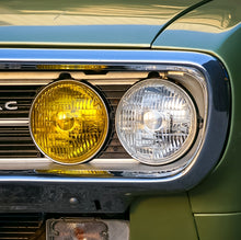 Load image into Gallery viewer, Traditional 5.75" Headlight - Yellow (Low Beam)