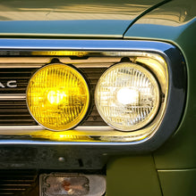 Load image into Gallery viewer, Traditional 5.75" Headlight - Yellow (Low Beam)